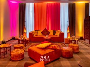 TUNE Stoffsofa Hocker 5